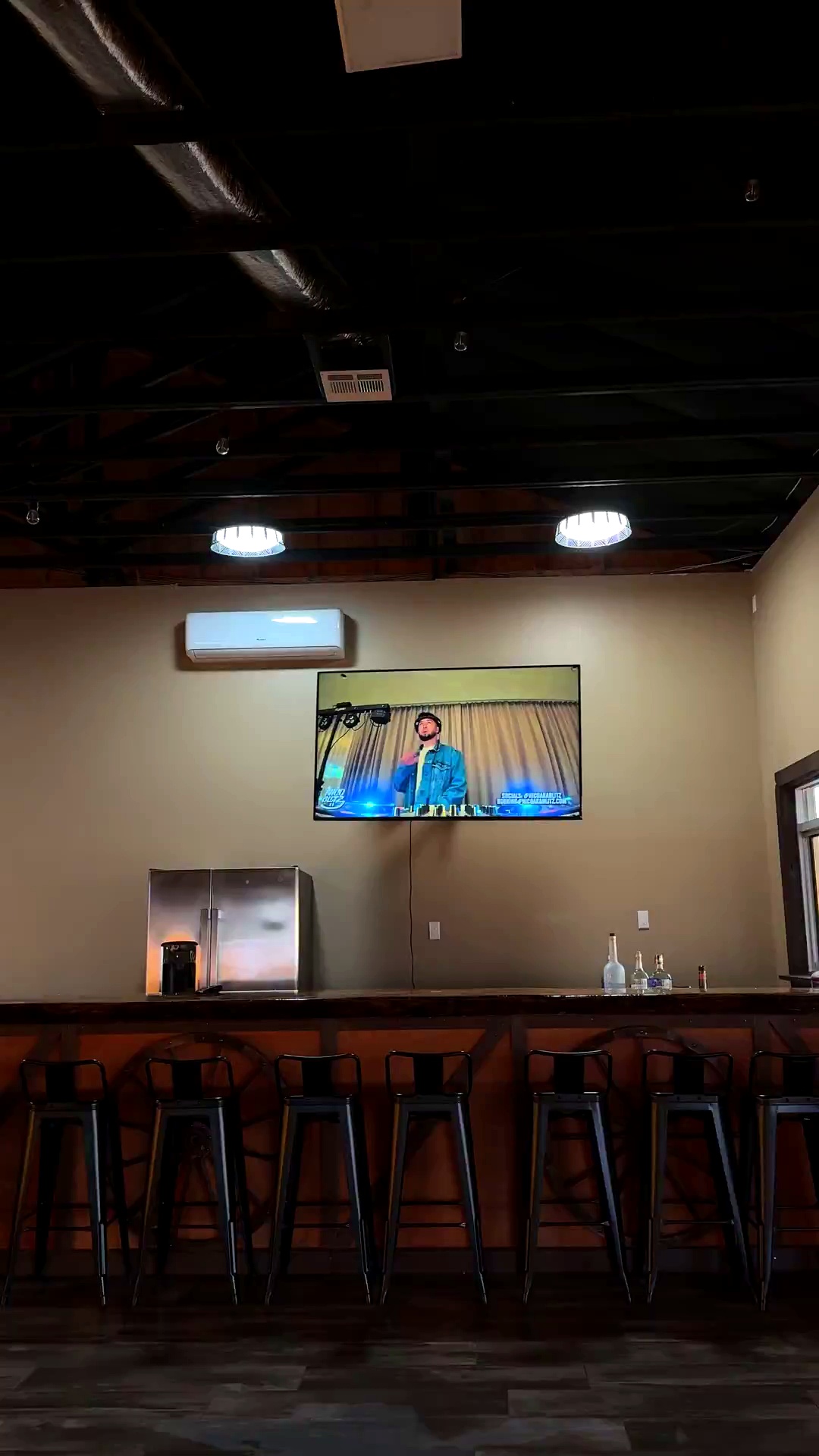 Salon Fiesta bar
