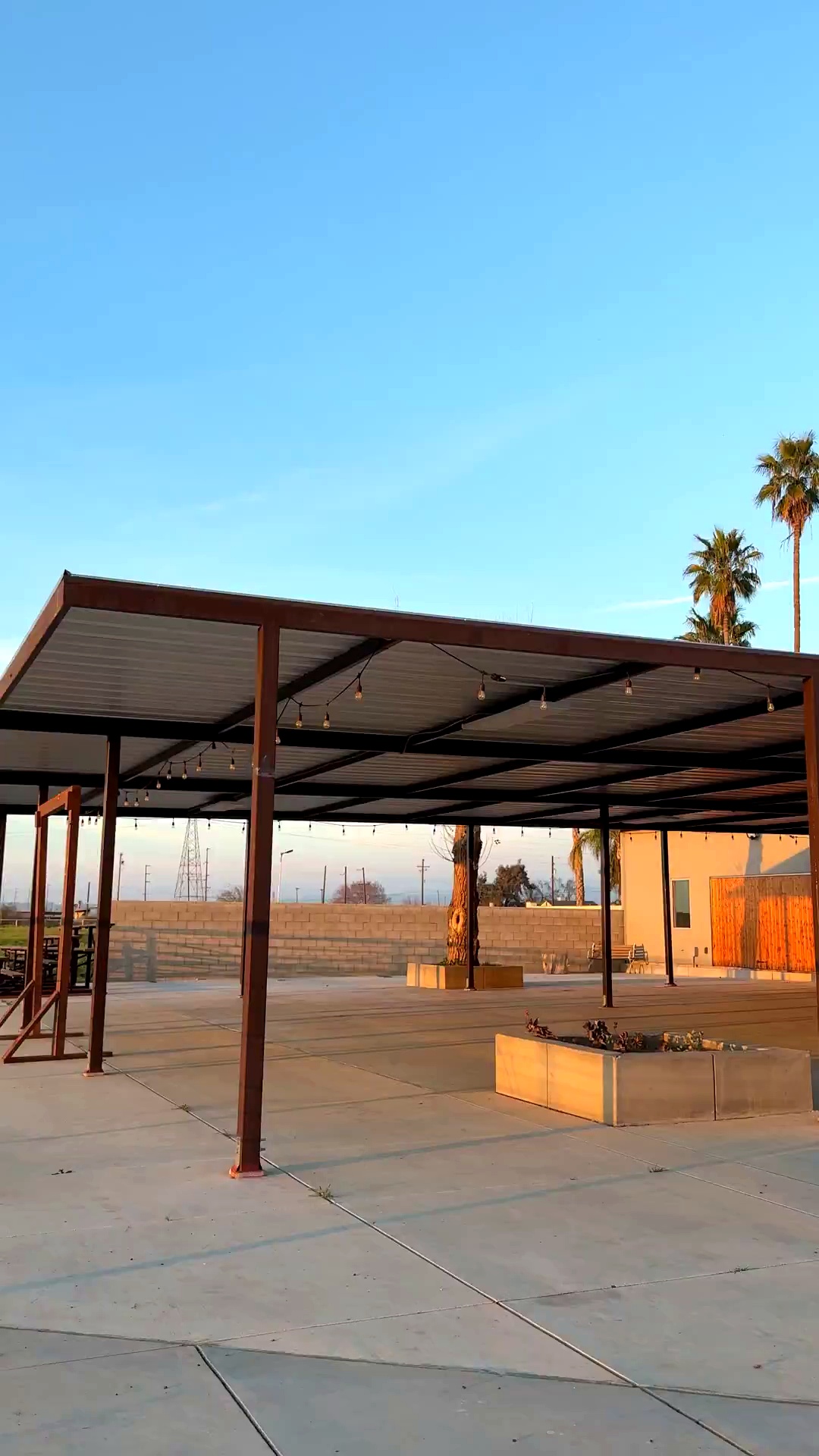 Salon Fiesta patio